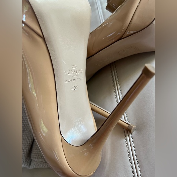 Valentino beige patent bow peep toe platform pumps - Picture 9 of 9